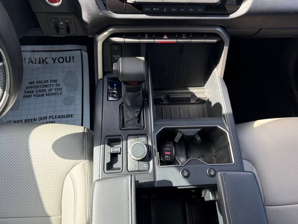 Toyota Tundra 4WD Vehicle Full-screen Gallery Image 27