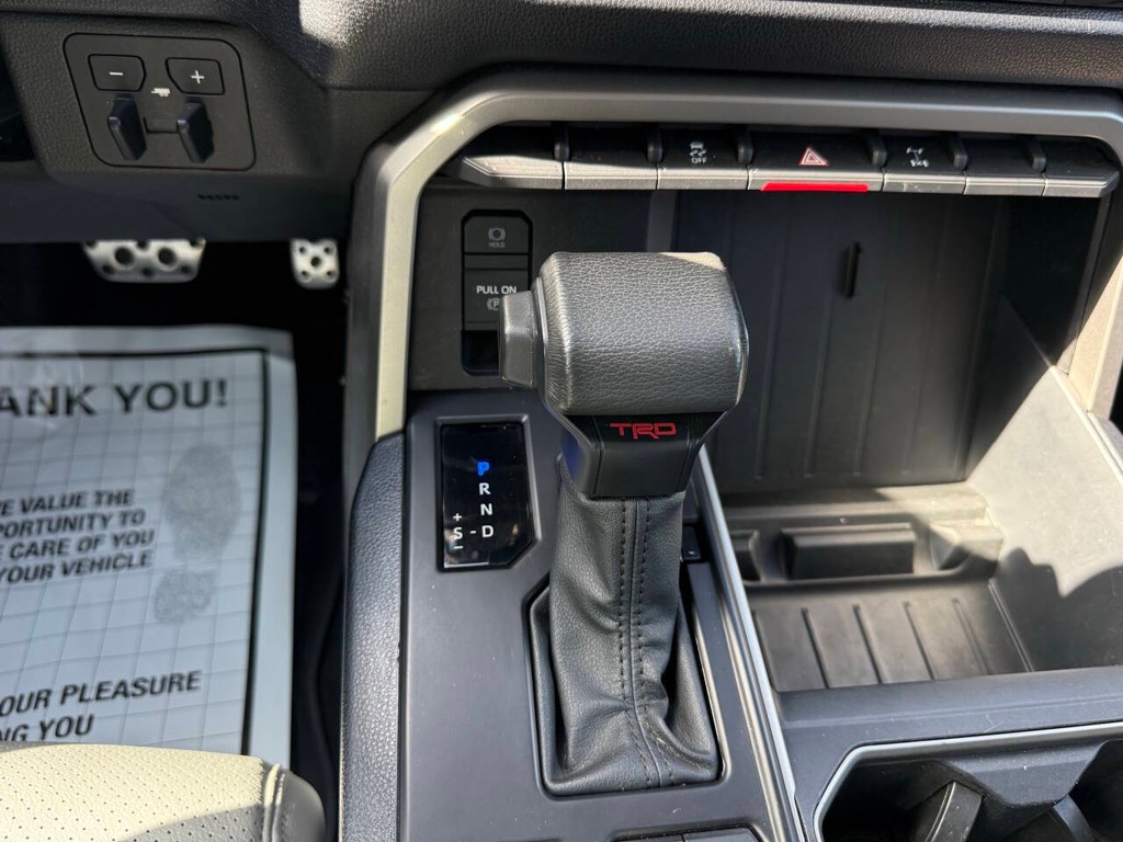 Toyota Tundra 4WD Vehicle Full-screen Gallery Image 28