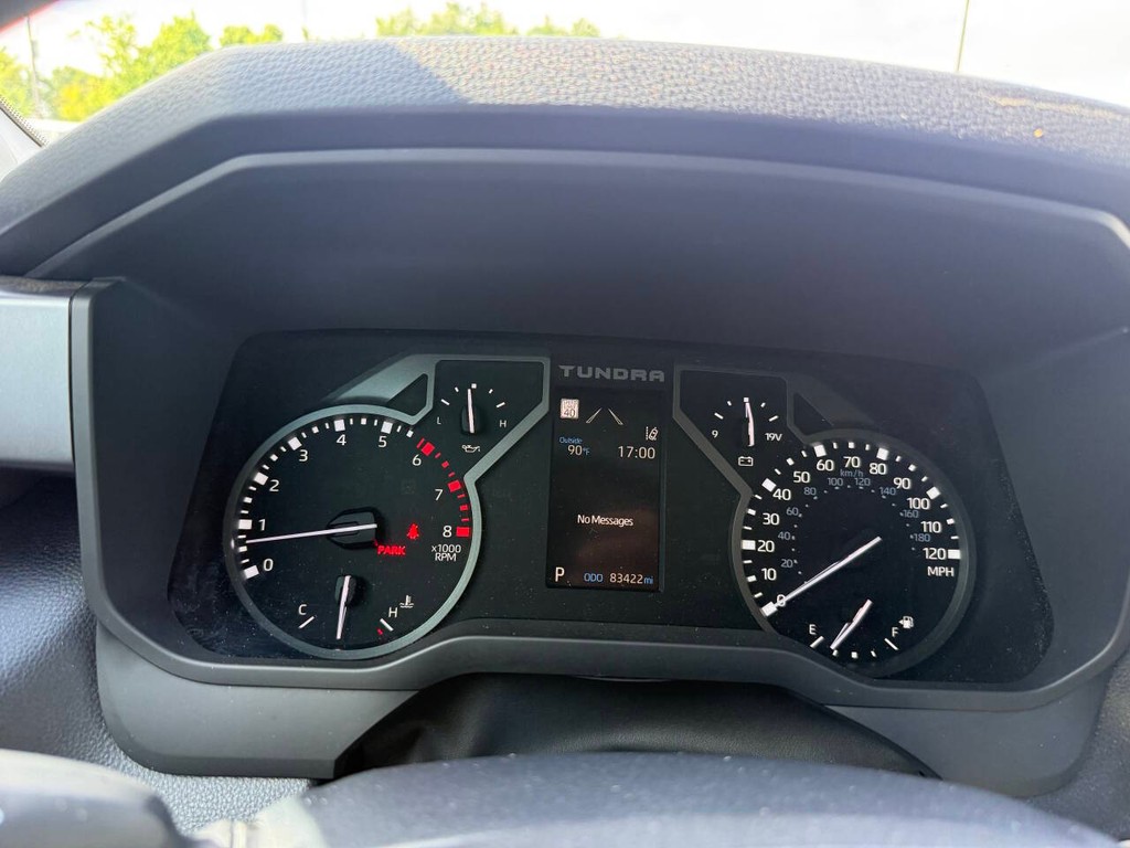 Toyota Tundra 4WD Vehicle Full-screen Gallery Image 32