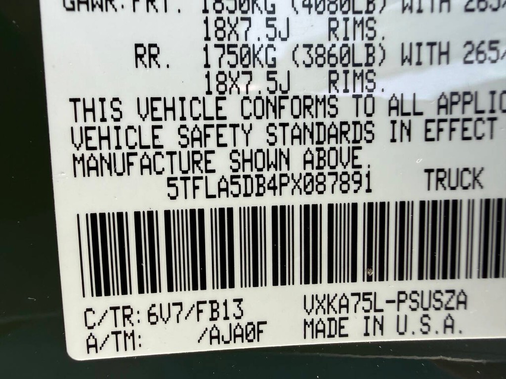 Toyota Tundra 4WD Vehicle Full-screen Gallery Image 34