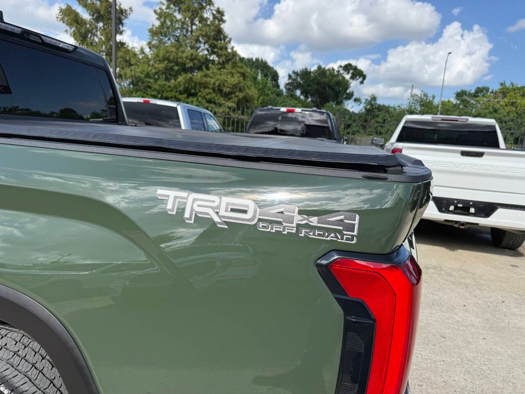 Toyota Tundra 4WD Vehicle Full-screen Gallery Image 38