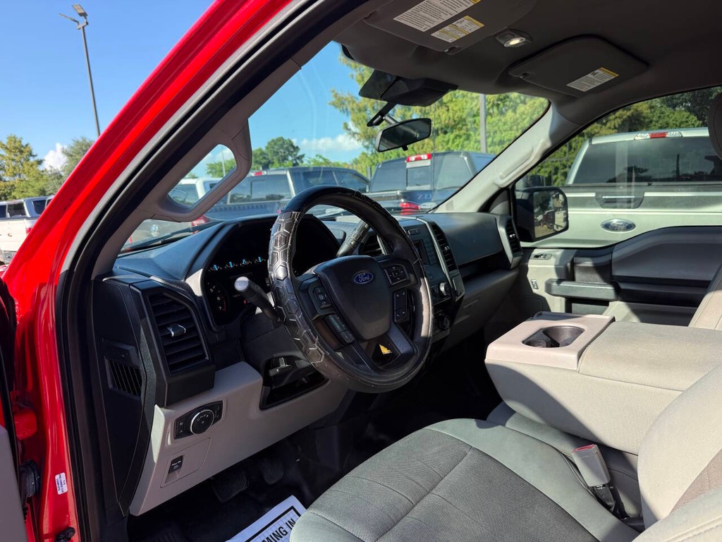 Ford F-150 Vehicle Full-screen Gallery Image 06
