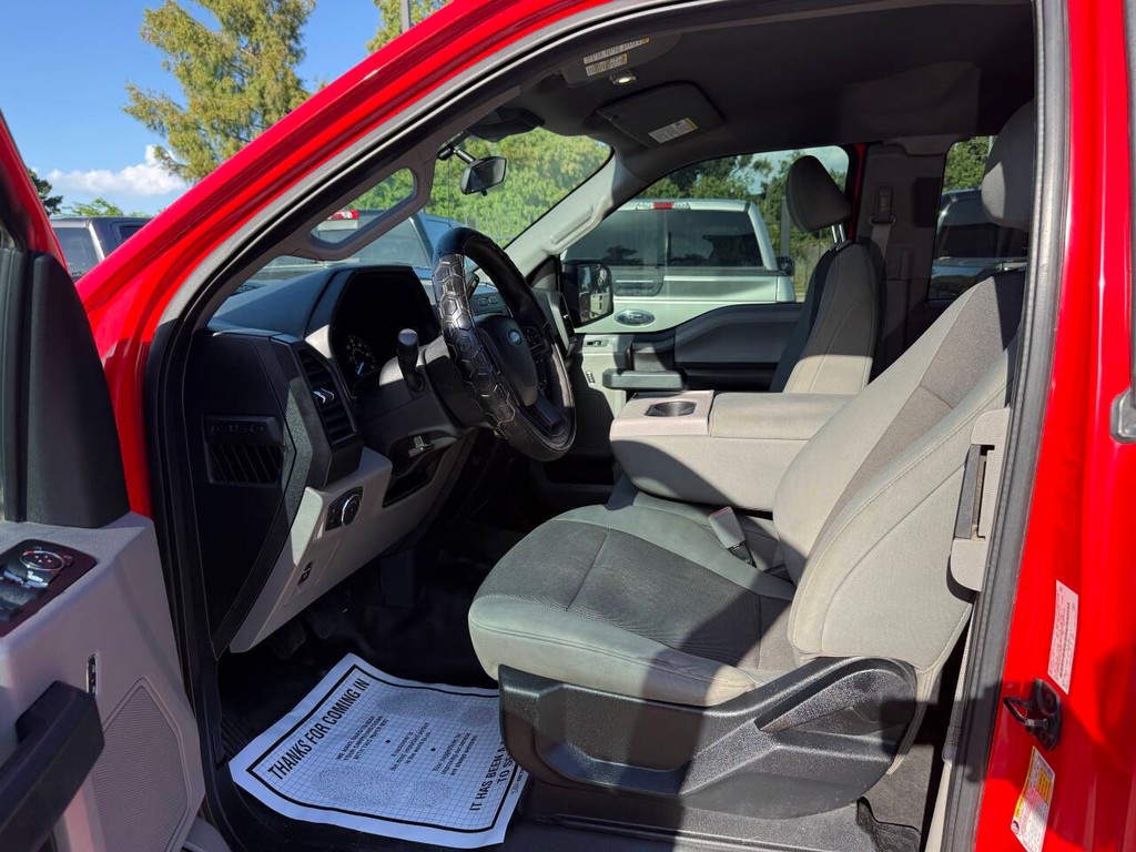 Ford F-150 Vehicle Full-screen Gallery Image 07