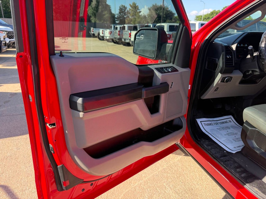 Ford F-150 Vehicle Full-screen Gallery Image 08