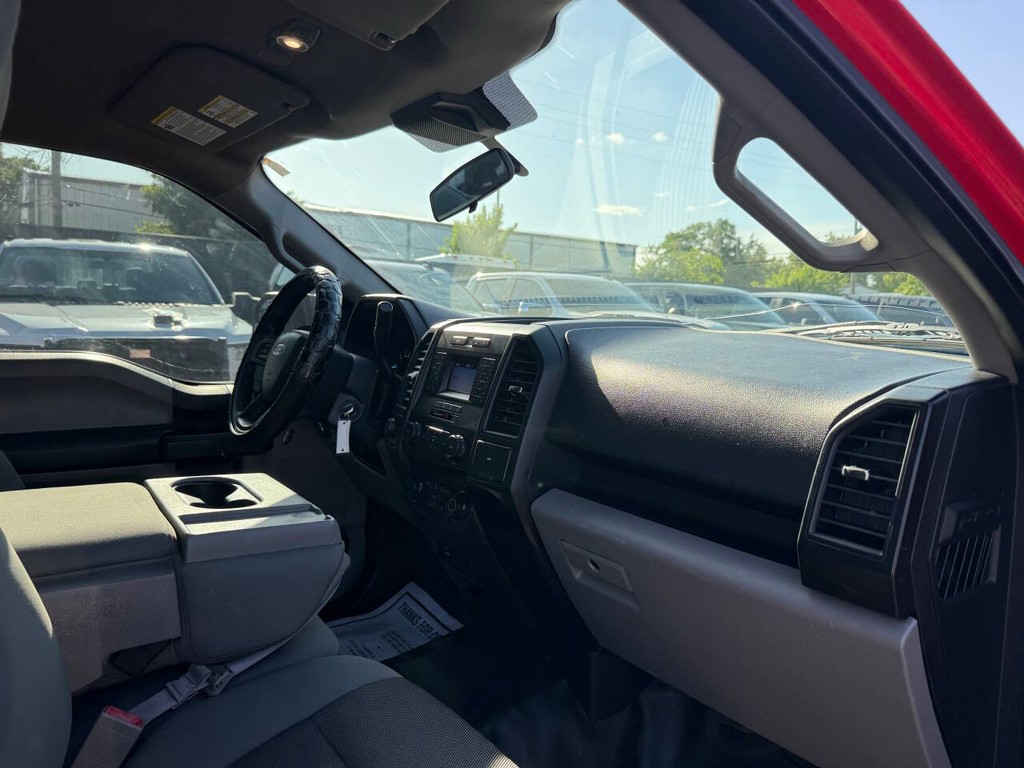 Ford F-150 Vehicle Full-screen Gallery Image 09