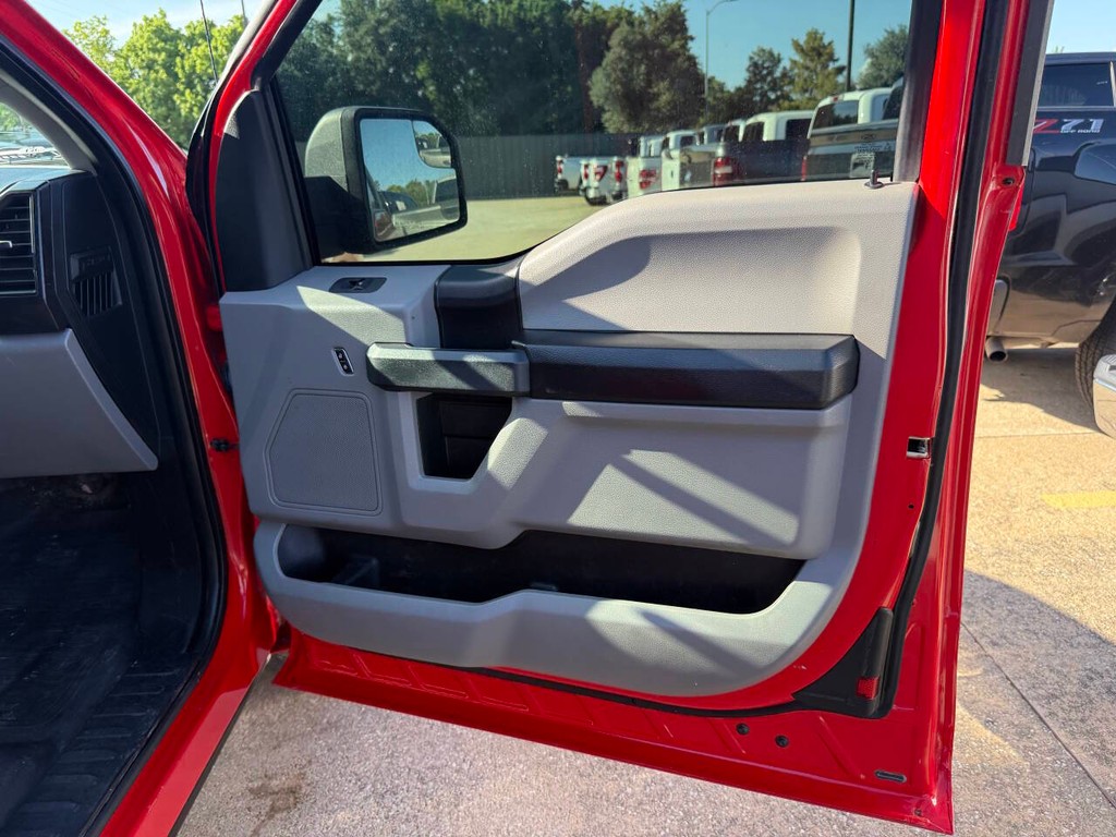 Ford F-150 Vehicle Full-screen Gallery Image 11