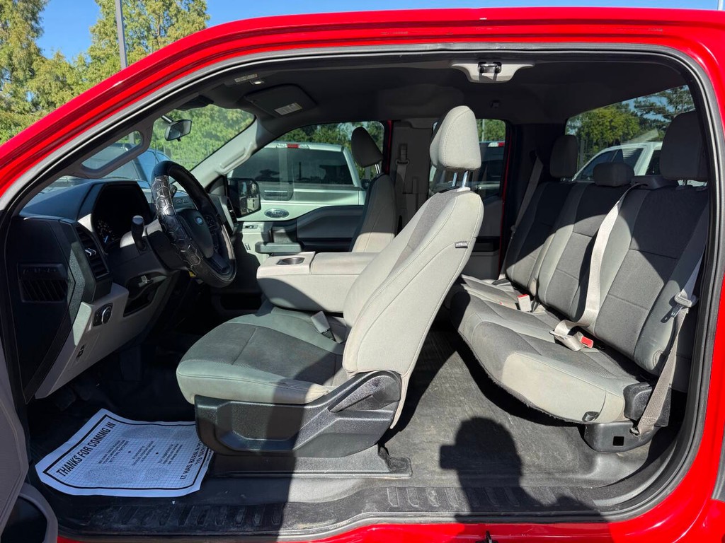 Ford F-150 Vehicle Full-screen Gallery Image 12