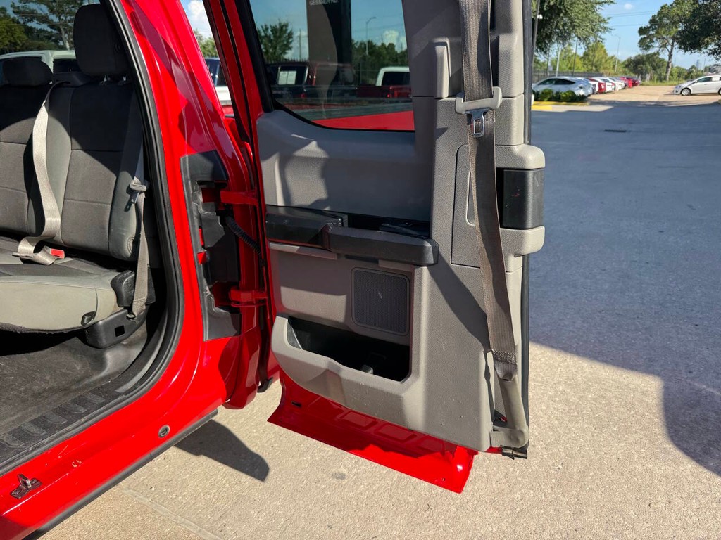 Ford F-150 Vehicle Full-screen Gallery Image 13
