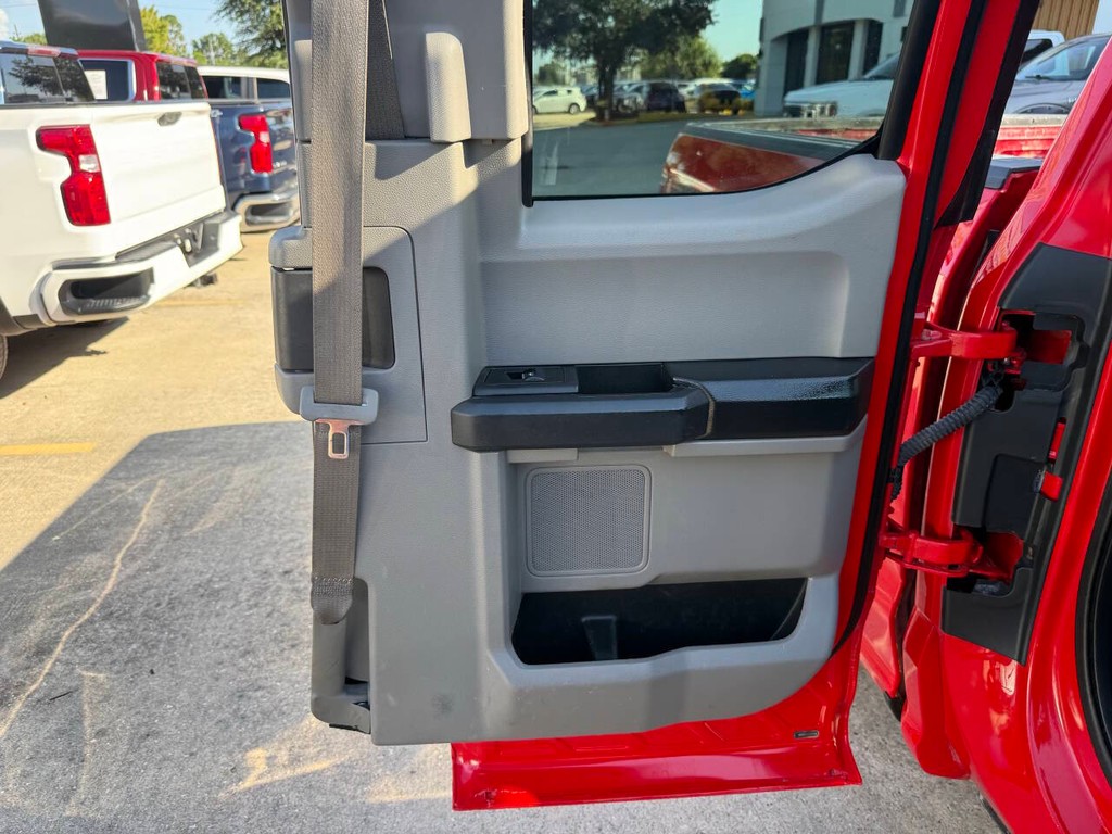 Ford F-150 Vehicle Full-screen Gallery Image 15