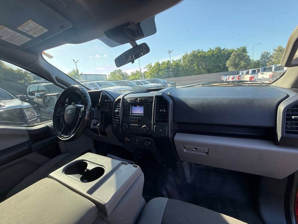 Ford F-150 Vehicle Full-screen Gallery Image 17
