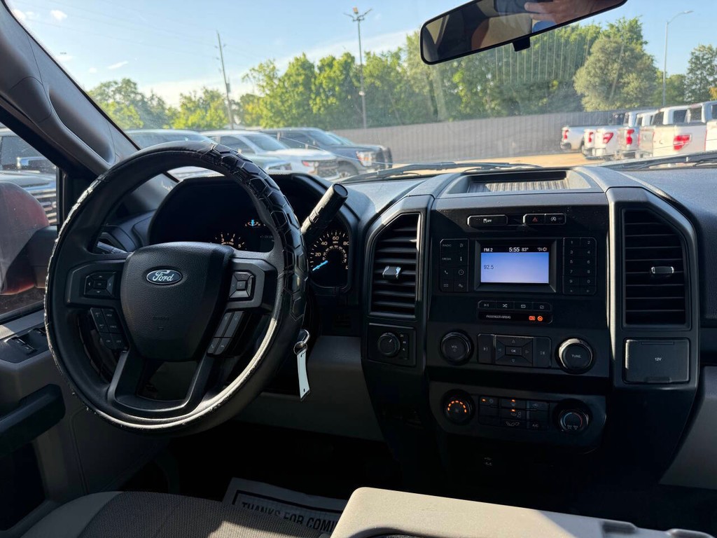 Ford F-150 Vehicle Full-screen Gallery Image 18