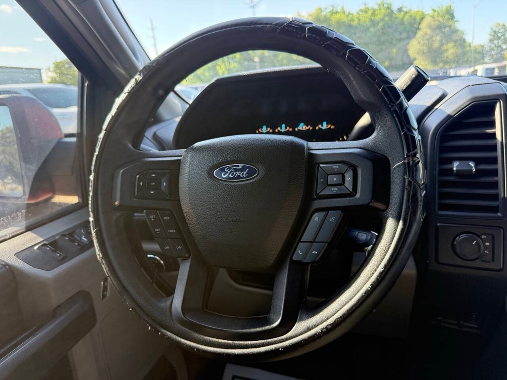 Ford F-150 Vehicle Full-screen Gallery Image 19