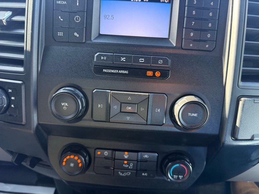 Ford F-150 Vehicle Full-screen Gallery Image 23