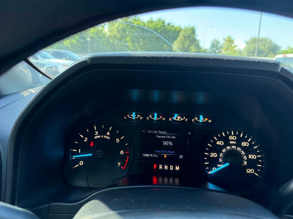 Ford F-150 Vehicle Full-screen Gallery Image 27