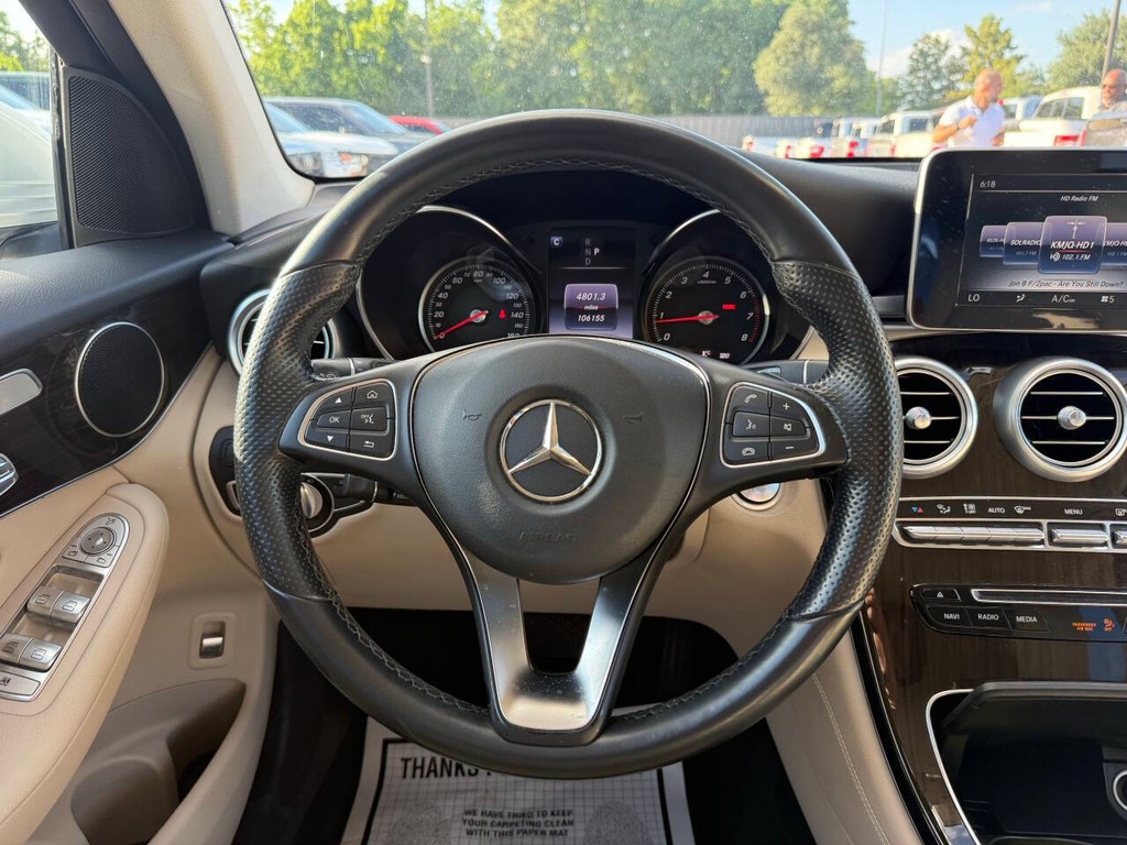 Mercedes-Benz GLC Vehicle Full-screen Gallery Image 22