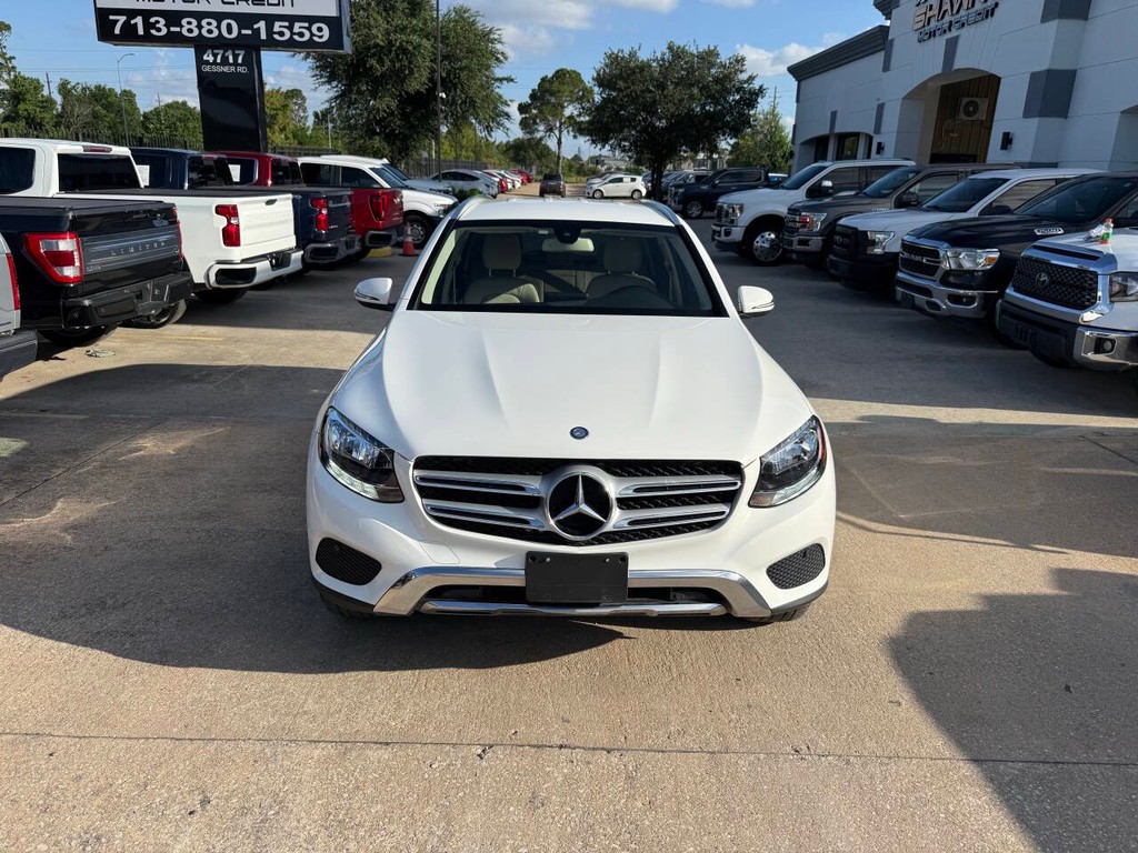 Mercedes-Benz GLC Vehicle Full-screen Gallery Image 39