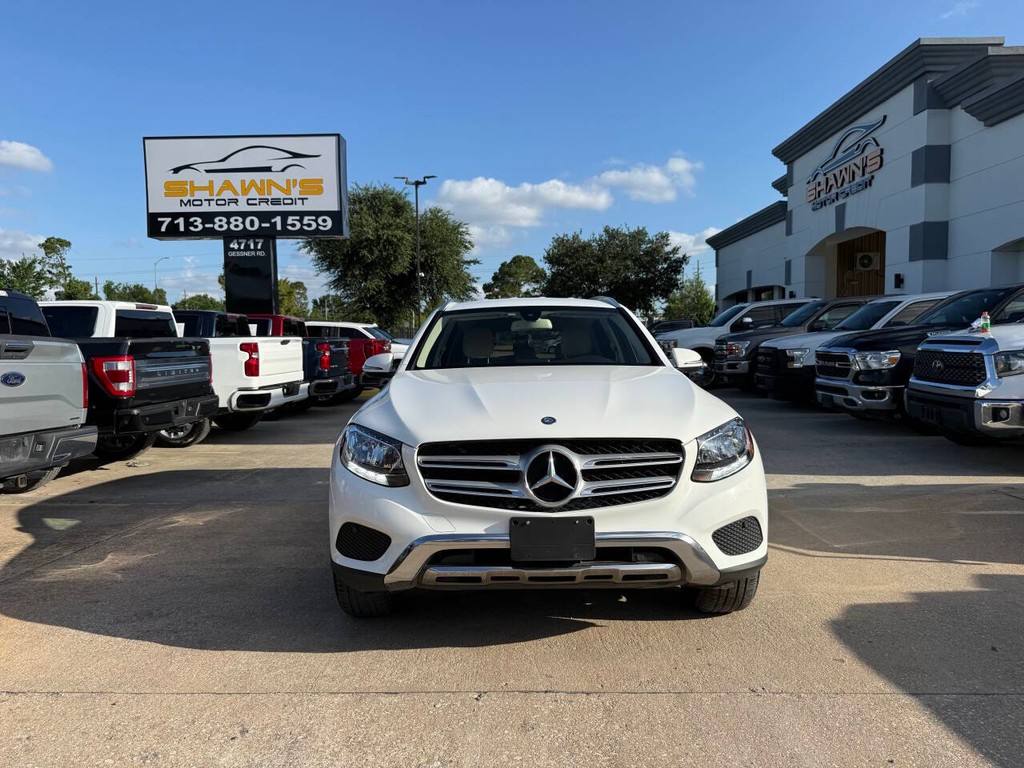 Mercedes-Benz GLC Vehicle Full-screen Gallery Image 40