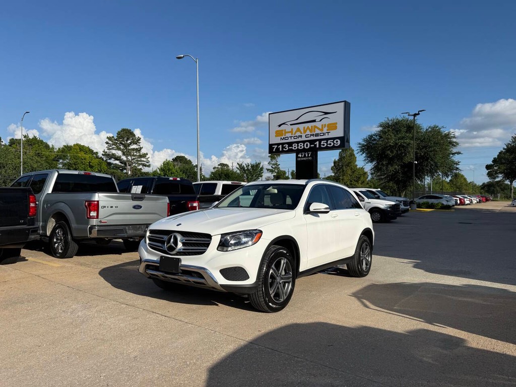 Mercedes-Benz GLC Vehicle Full-screen Gallery Image 42
