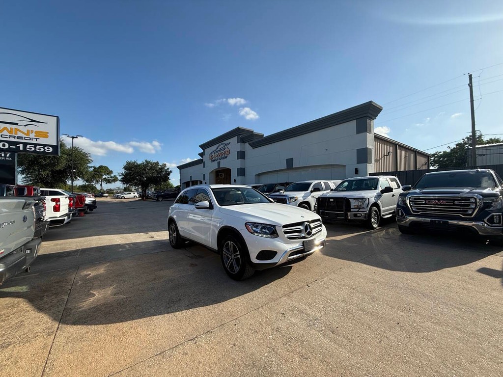 Mercedes-Benz GLC Vehicle Full-screen Gallery Image 43