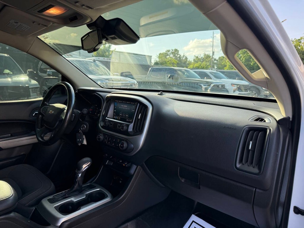 Chevrolet Colorado Vehicle Full-screen Gallery Image 12
