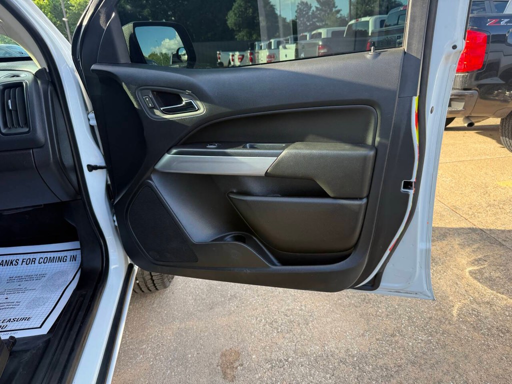 Chevrolet Colorado Vehicle Full-screen Gallery Image 14