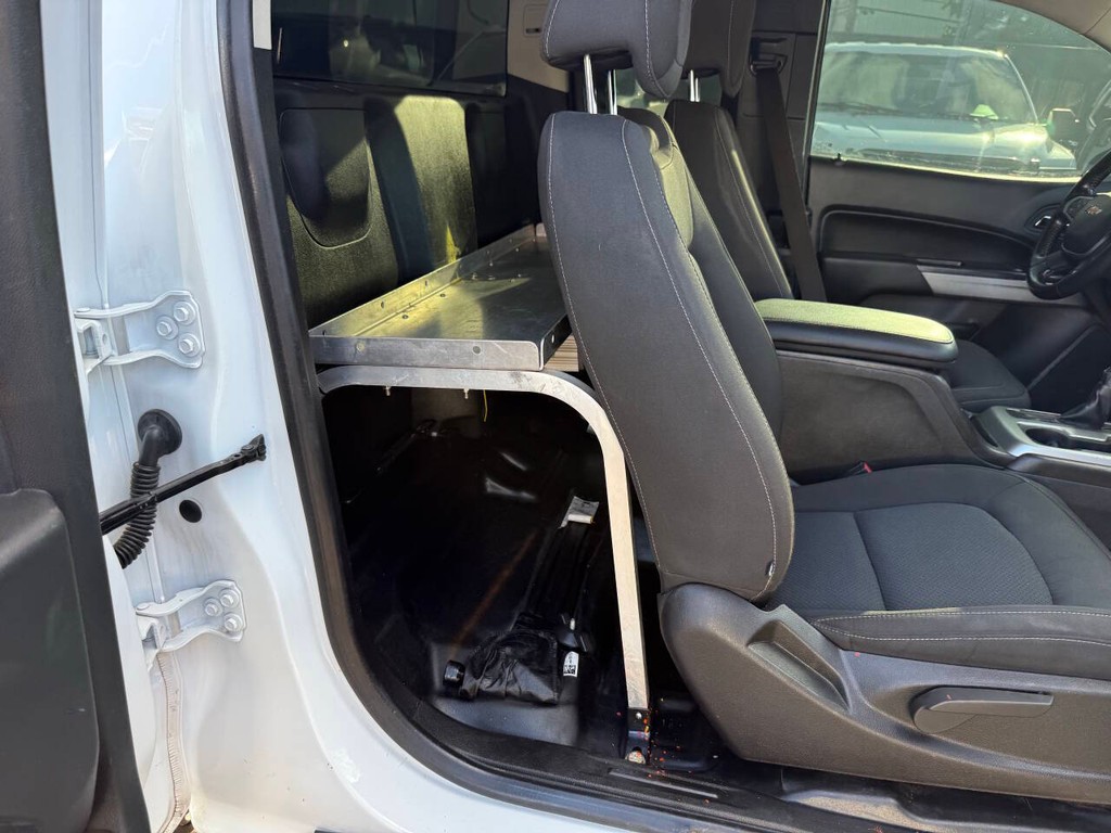 Chevrolet Colorado Vehicle Full-screen Gallery Image 17