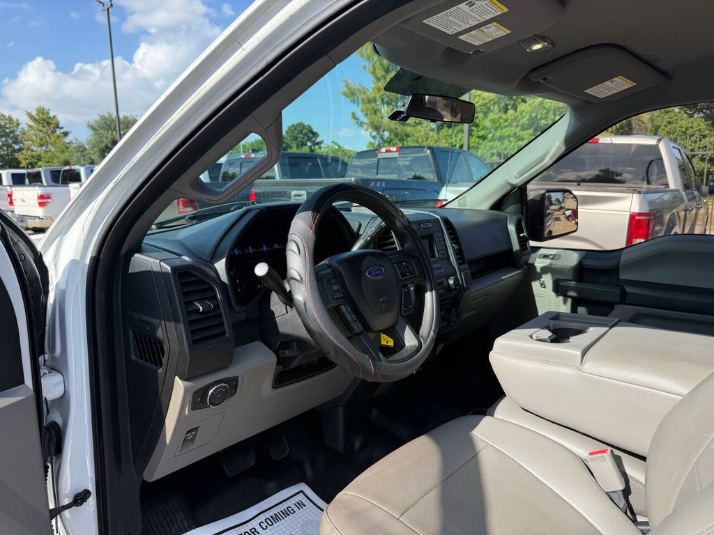 Ford F-150 Vehicle Full-screen Gallery Image 06