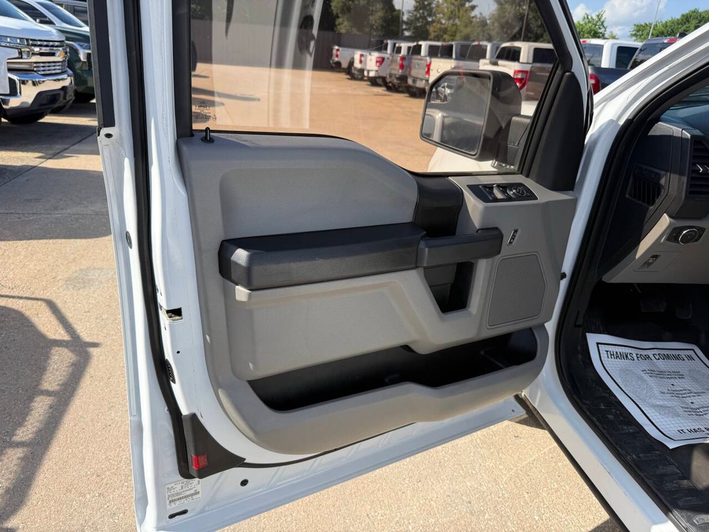 Ford F-150 Vehicle Full-screen Gallery Image 08