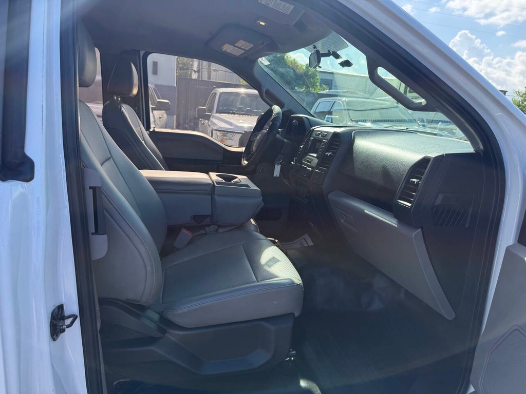 Ford F-150 Vehicle Full-screen Gallery Image 10