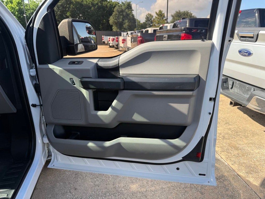 Ford F-150 Vehicle Full-screen Gallery Image 11