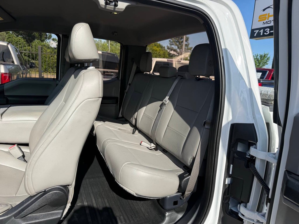 Ford F-150 Vehicle Full-screen Gallery Image 12