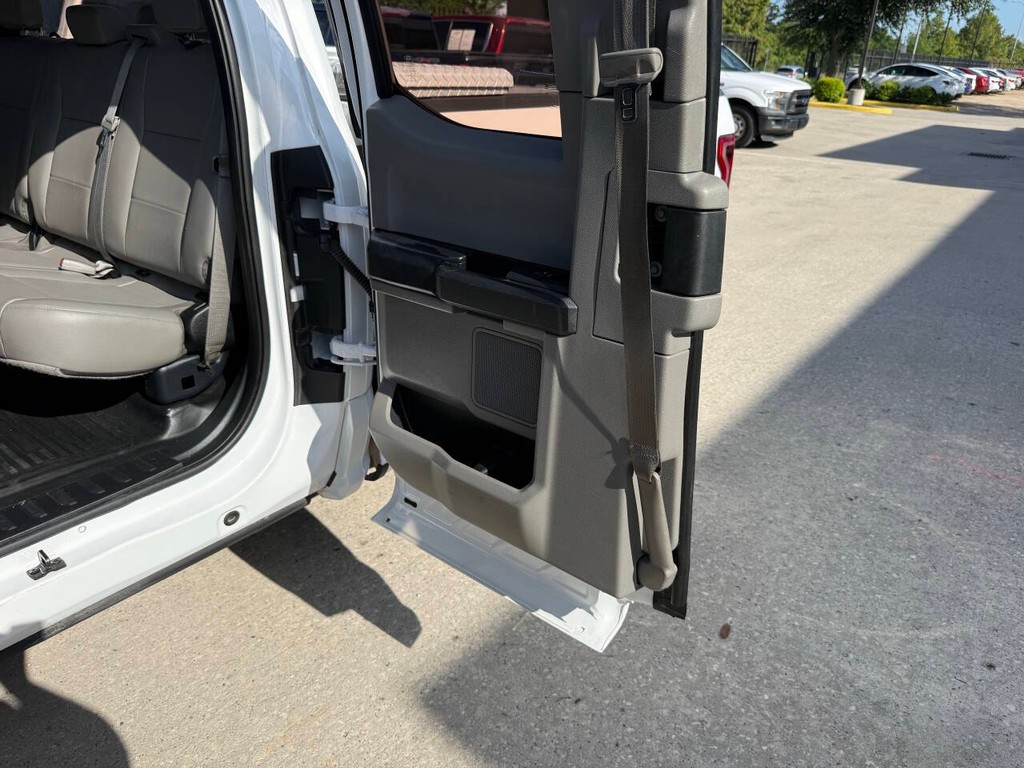 Ford F-150 Vehicle Full-screen Gallery Image 13