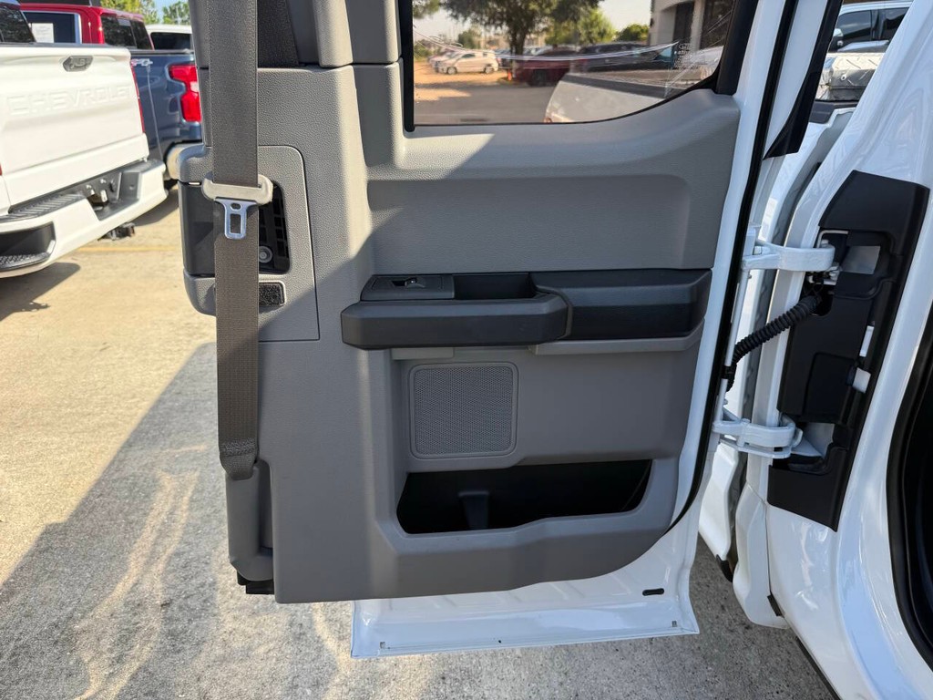 Ford F-150 Vehicle Full-screen Gallery Image 15