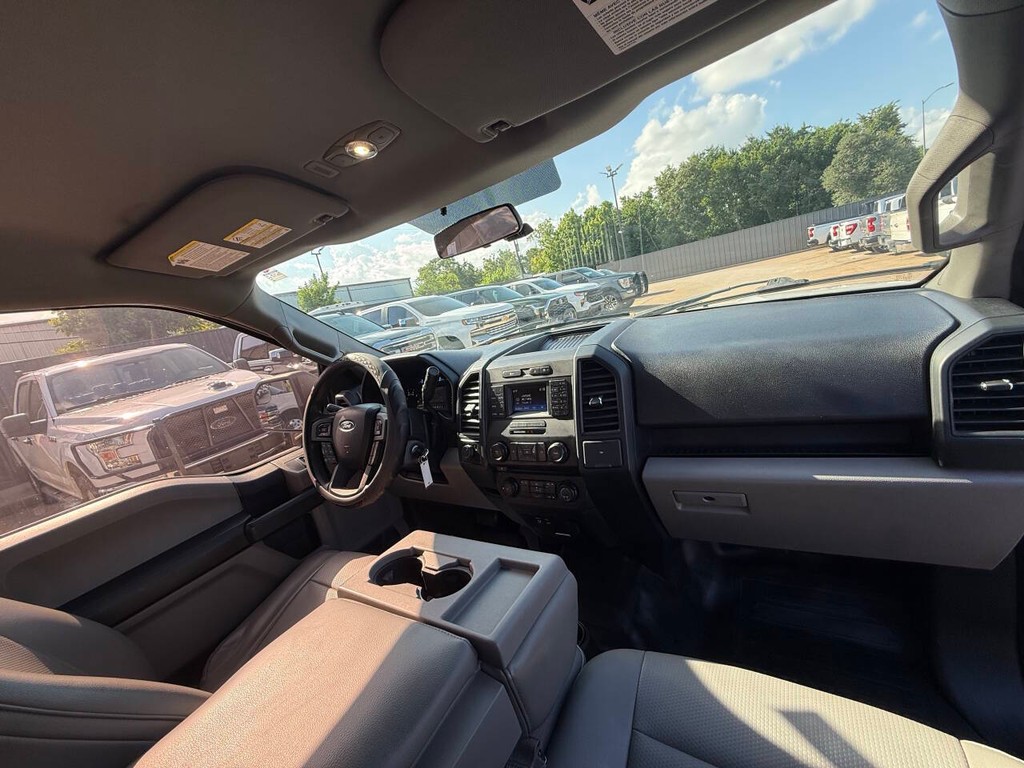 Ford F-150 Vehicle Full-screen Gallery Image 17