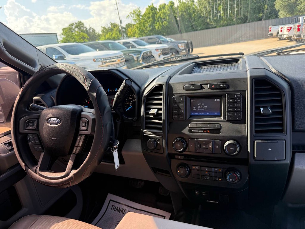 Ford F-150 Vehicle Full-screen Gallery Image 18