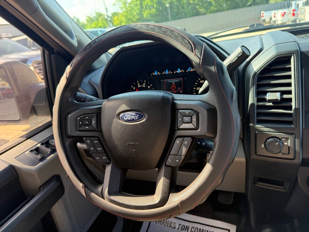Ford F-150 Vehicle Full-screen Gallery Image 19