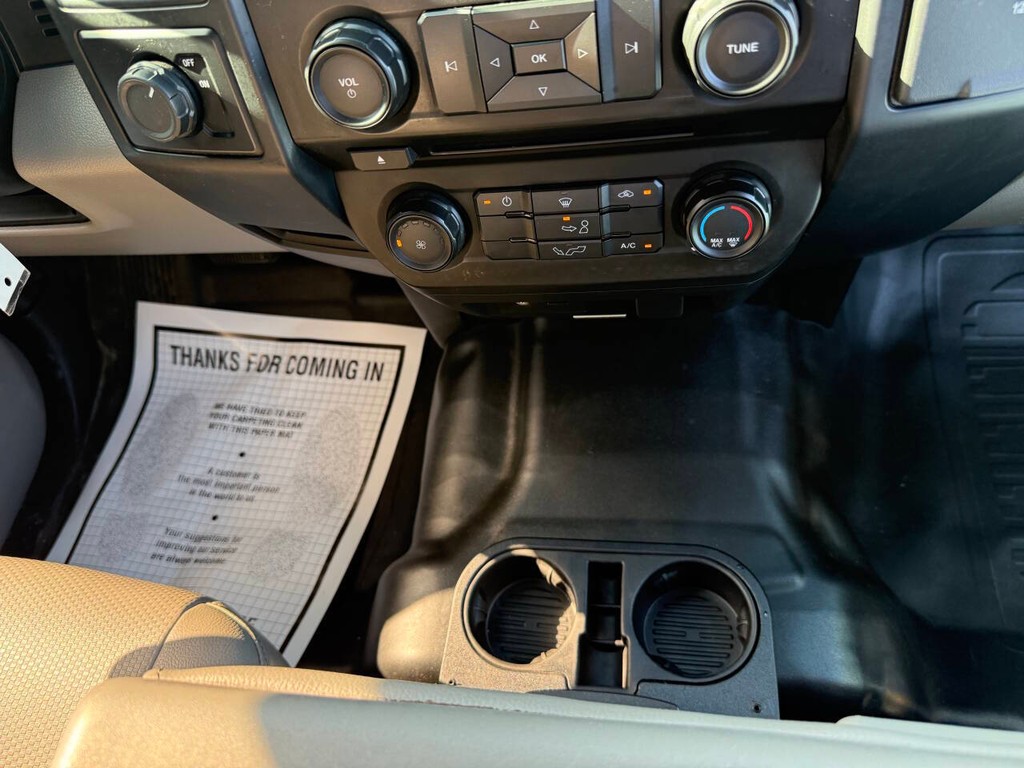 Ford F-150 Vehicle Full-screen Gallery Image 24