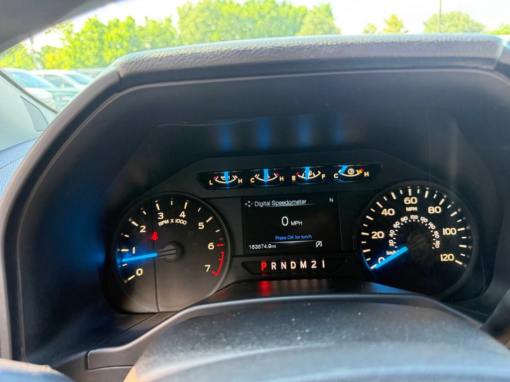 Ford F-150 Vehicle Full-screen Gallery Image 26