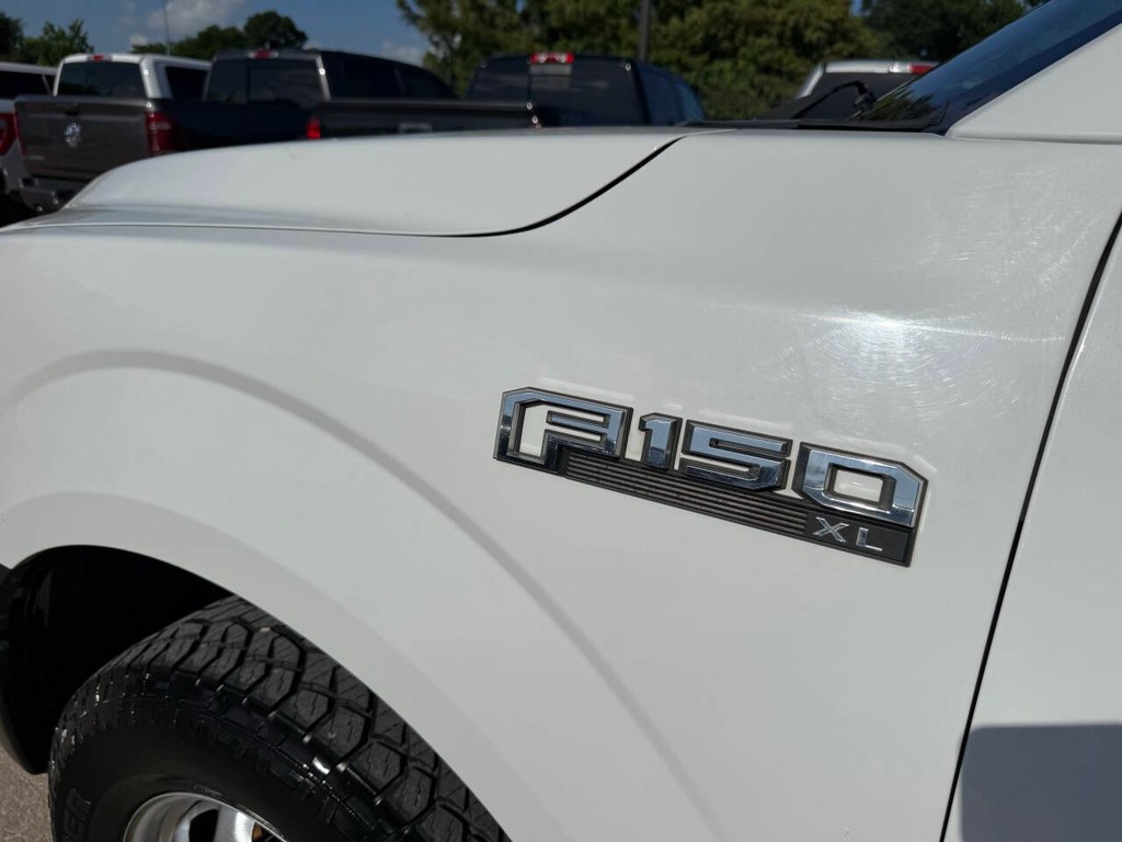 Ford F-150 Vehicle Full-screen Gallery Image 30
