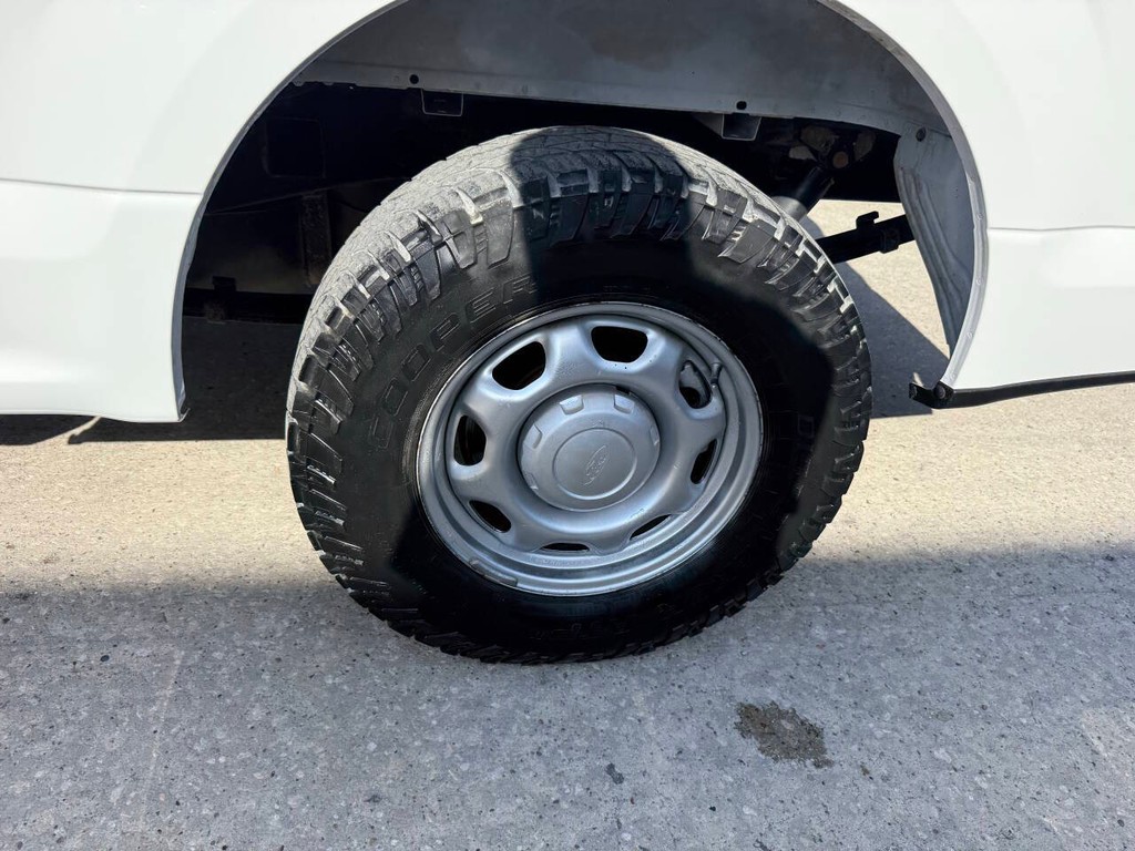 Ford F-150 Vehicle Full-screen Gallery Image 31