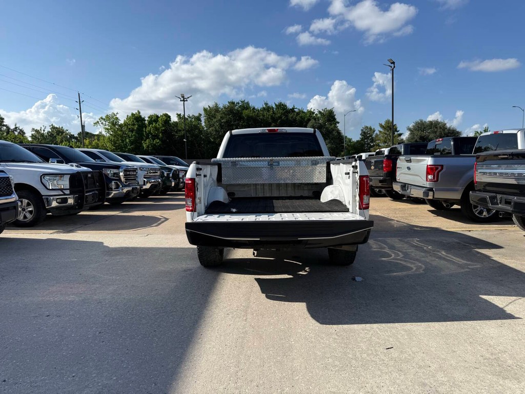 Ford F-150 Vehicle Full-screen Gallery Image 32