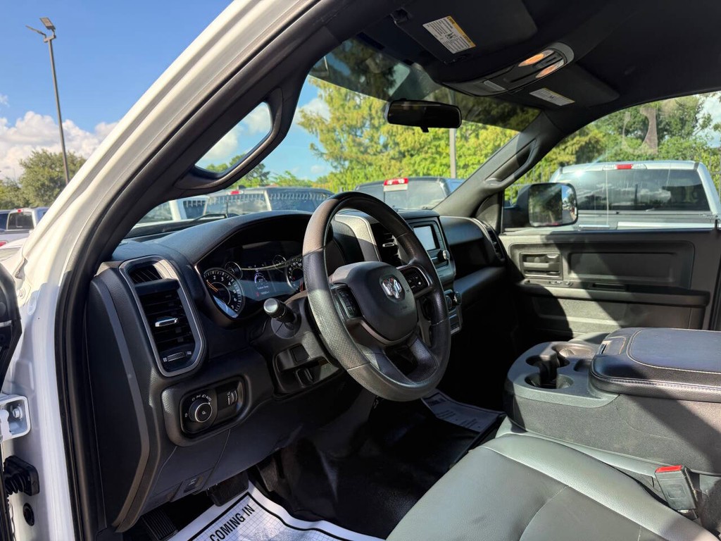 Ram 2500 Vehicle Full-screen Gallery Image 06