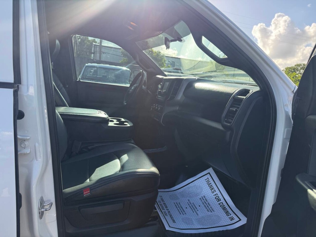 Ram 2500 Vehicle Full-screen Gallery Image 10