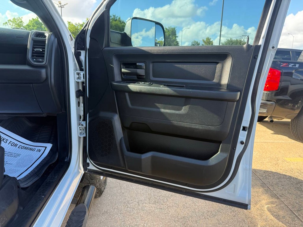 Ram 2500 Vehicle Full-screen Gallery Image 11