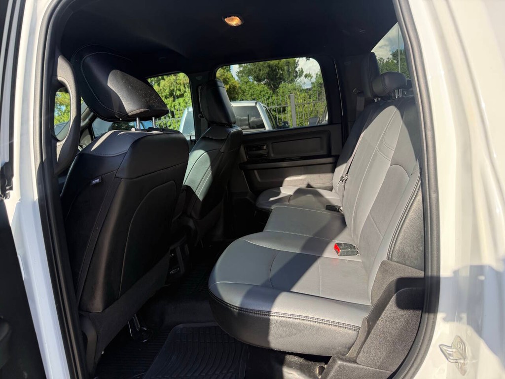 Ram 2500 Vehicle Full-screen Gallery Image 13