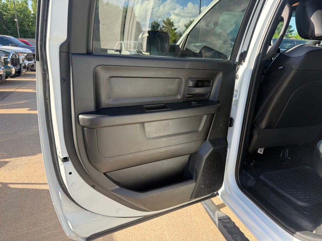 Ram 2500 Vehicle Full-screen Gallery Image 14