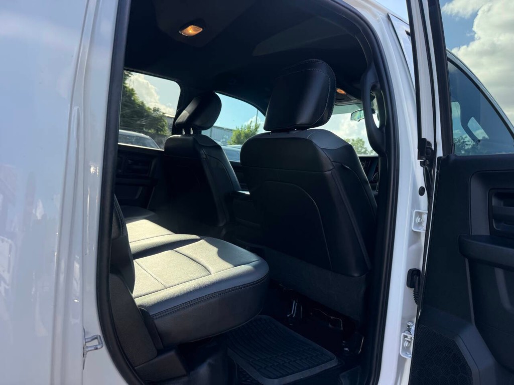 Ram 2500 Vehicle Full-screen Gallery Image 15