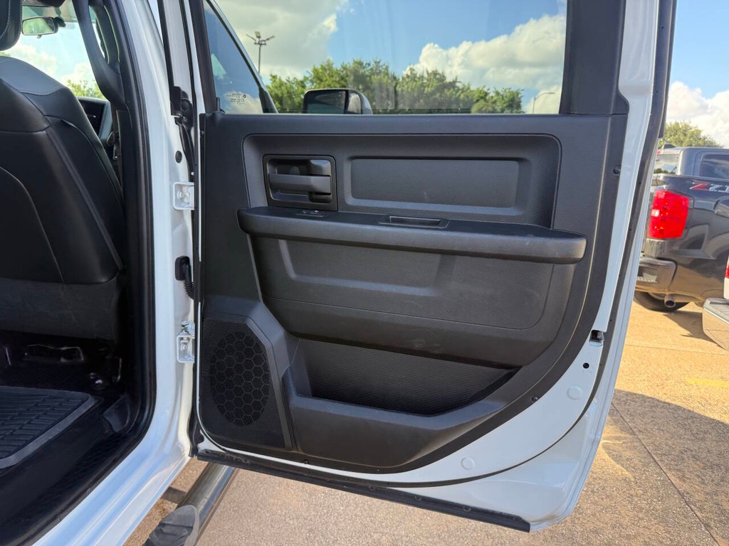 Ram 2500 Vehicle Full-screen Gallery Image 16