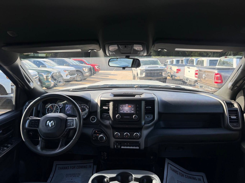 Ram 2500 Vehicle Full-screen Gallery Image 17