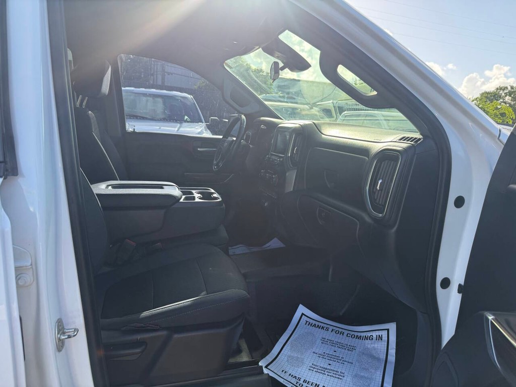 Chevrolet Silverado 1500 Vehicle Full-screen Gallery Image 10